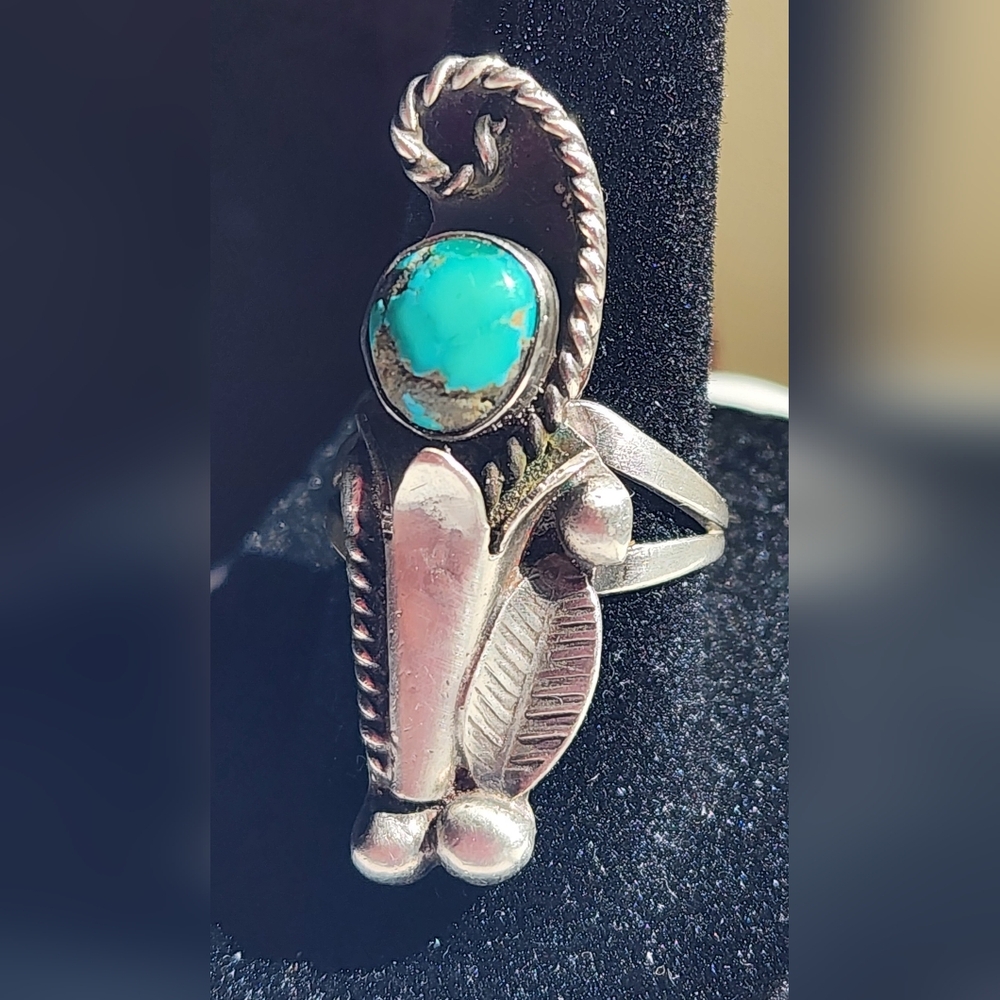 Vintage Navajo-Style Squash Bloosom turquoise ring. Size 7